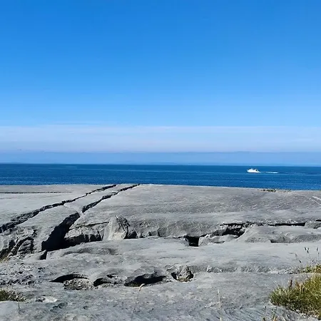 Lios Einne House * Inis Oírr